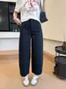 Jeans de cintura alta, perna larga, corte curvo tridimensional, com cós semi-elástico atrás, toque semelhante ao algodão, estilo balloon, comprimento cropped, modelador e versátil, novidade para 2026