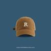 Gorra con visera de etiqueta R de copa suave estilo japonés bordada protección solar estilo coreano gorra de béisbol para hombres y mujeres en todas las estaciones mostrando rostro pequeño sistema de color dopamina