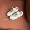 Zapatillas de entrenamiento casuales retro de suela fina para mujer, nuevas zapatillas deportivas versátiles de cordones con retazos 2026, tenis planos
