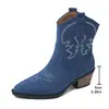 2026 Botas de Mujer Europeas Tallas Grandes Comercio Electrónico Transfronterizo Bordado Británico Estilo Occidental Otoño/Invierno Tacón Grueso Punta Fina Caña Media Botas Martin