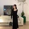 Vestido Largo Adelgazante de Cintura Estilo Hepburn Francés Primavera y Otoño Nuevo Vestido Base Elegante Paso a Paso Vestido Cola de Pez Flor de Loto