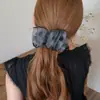 Pinza de Garra Negra Cool Estilo Coreano con Lunares de Gasa y Diseño de Volantes de Malla Herramienta Versátil Diaria para Recoger el Cabello en la Parte Posterior de la Cabeza