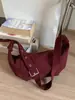 Bolsa de ombro estilo retrô na cor marrom melardo, uma bolsa hobo de alta qualidade com grande capacidade, perfeita para outono e inverno, e projetada como uma bolsa transversal feminina.