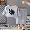 Conjunto 26 para Meninos Outono Nova Moda Infantil Primavera e Outono Listrado Estampa Elefante Gola Redonda Moletom Conjunto de Duas Peças