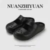 Zapatos perforados estilo francés para mujer, nuevo modelo 2026, pantuflas transpirables de suela suave antideslizantes para interior que no causan olor de pies, aptas para uso en exteriores