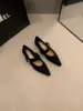 2026 Nuevos Zapatos Mary Jane de Gamuza para Noche con Hebilla de Cinturón, Tacón Bajo, Punta Fina, Estilo Retro, Primavera y Otoño
