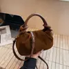 Coleção de outono 2026 transfronteiriça: bolsa de ombro plissada estilosa, perfeita para o trabalho e uso casual, uma bolsa transversal e tote versátil