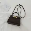 Bolsa feminina vintage fosca de outono e inverno 2026 nova moda bolsa transversal versátil bolsa de mão pequena super popular requintada