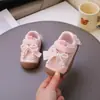Primeros zapatos para caminar de bebé niña con lazo, zapatillas cerradas para niños pequeños de 0 a 2 años, nuevos zapatos de malla estilo princesa de primavera para niñas pequeñas
