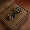 Brincos Europeus e Americanos Transfronteiriços de Agulha Prateada com Flores Cravejadas de Diamantes, Brincos Minimalistas Estilo Escuro, Sensação de Luxo Leve de Alta Qualidade, Acessórios de Orelha Únicos de Nicho