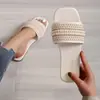 Sandalias Planas Transfronterizas de Estilo Nuevo Verano 2026 Europeas y Americanas para Mujer, Sandalias Casuales de Punta Cuadrada con Perlas y Pedrería de Una Sola Tira