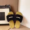 Fivela de metal de nicho transfronteiriça alça chinelos peludos vestuário feminino para exterior outono e inverno moda superfície de pelúcia de pelo de coelho sola plana slip-on