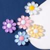 Pinza para el pelo de flor de margarita multicapa de color hielo transparente, clip de cuerda para el pelo, hebilla de zapato de pegamento de crema DIY, accesorios de resina al por mayor