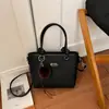 Retro Europeo 2026 Primavera Nuevo Bolso de Mano Bolso Cubo para el Trabajo y el Viaje Bolso de Hombro Único Cruzado de Moda Portátil