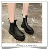 Populares botas Martin para mujer 2026 nuevas botas cortas casuales de otoño e invierno estilo británico botas de algodón afelpado con suela gruesa botas de chimenea