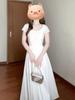 Vestido Blanco Puro Estilo Francés, Nuevo Modelo de Verano 2025, Petite y Elegante, Impresionante Vestido Largo Ceñidor de Cintura con Escote Cuadrado