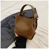 Bolsa de mão com padrão de lichia feminina 2024 nova bolsa de nicho da moda da Coreia do Sul bolsa de ombro transversal