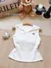 9808 # Estilo de verano nuevo estilo estilo chica popular top sin mangas con capucha y cuello en V retazos corte ajustado top corto de una pieza para mujer con copas en el pecho