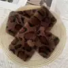 Nova coleção outono e inverno: cachecol com estampa de leopardo em pelo sintético de mink, espessado para aquecimento, protege o pescoço e possui um design felpudo. Um lenço versátil, estilo europeu e americano, para mulheres