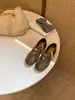 Sapatilhas de bico fino para outono, sapatos de vovó, estilo retro old money feminino, versão coreana 2026, slip-ons de sola baixa, elegantes e adequados para o trabalho, novo estilo
