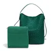Bolsa Nueva de Mujer Transfronteriza Primavera 2025 Piel Suave Completamente Tejida a Mano Gran Capacidad Bolso Cubo Vintage Bolso Cruzado