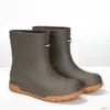 Botas Impermeáveis Masculinas Novas de Cano Médio Antiderrapantes Sapatos D'água Versáteis para Estudantes Galochas Lavagem de Carro Pesca Dia Chuvoso Viagem Quentes