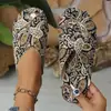 Pantuflas de mujer talla grande transfronterizas, populares de verano nuevo estilo, moda europea y americana, estampado étnico, estilo romano de comercio exterior, suela plana, en stock