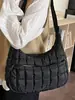 Bolso de Hombro de Moda Simple de Burbujas a Cuadros para Mujer, Bolso de Plumas de Alto Valor, Nuevo Simple de Moda Primavera 2026