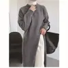 Vestido estilo perezoso con abertura lateral para mujer, 24 nuevos vestidos de otoño e invierno de cuello redondo holgados, suéter largo de punto por encima de la rodilla.