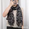 Bufanda de Seda Plegada de Algodón y Lino Nueva con Estampado de Leopardo Moda Otoño e Invierno Temperamento Cálido Versátil Bufanda Larga Protección para el Cuello Bufanda para Mujer