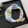 Pañuelo Pequeño de Seda con Estampado de Anacardo, Collar Delgado de Perlas, Pañuelo Triangular Magnético, Bufanda Perezosa, Bufanda para Cuello con Colgante