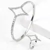El juego de anillo y pulsera de moda de lujo más vendido de Amazon con diseño de ráfaga de estrellas calado y diamantes