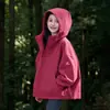 Jaqueta corta-vento com capuz para meninas outono 2026 nova elegante e moderna casual versátil à prova de vento com zíper para crianças mais velhas