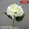 Decoração de Casamento com Flores Brancas, Peônias, Phalaenopsis, Rosas, Arranjos Florais de Teto e Arranjos Florais Pretos para o Salão de Casamento