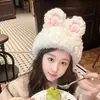 Gorro de peluche lindo y dulce con orejas de conejo estilo coreano para mujer, cálido y a prueba de frío para otoño e invierno, gorro de punto versátil y que estiliza el rostro