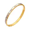 Pulsera Bangle Chapada en Oro con Incrustaciones de Nácar y Pedrería Diseño Cuadrado Elegante Joyería Elegante para Mujer Perfecta para Ocasiones Casuales o Formales Regalo Ideal para Cumpleaños y Aniversarios