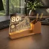 Porta-canetas escolar de aniversário personalizado de acrílico de alta qualidade e madeira maciça com luz noturna criativa como item de presente
