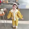 Conjunto de dos piezas de algodón con forro polar y cárdigan con temática de conejo para niña de 3 años, colección de invierno 2024, conjunto casual y cálido de dibujos animados para niños