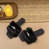 Chinelos peludos femininos de sola reta para usar ao ar livre, novo modelo outono e verão 2026, extremamente estilosos, super populares, com toque de alta qualidade, sandálias fofas