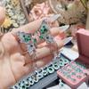 Pendientes de flor de camelia de lujo ligero, industria pesada, imitación esmeralda, chapados en oro, pendientes de mariposa de ágata verde, tesoro colorido, suministro en vivo