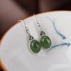 Yilu Plata Plata Esterlina S925 Jaspe Natural de Hotan Aretes Simples de Trébol con Cara de Huevo Clásicos Elegantes Elegantes Gancho para la Oreja de Mujer