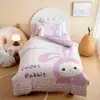 Conjunto de Roupa de Cama Infantil de Algodão Grau A com Desenhos Animados, Amigo da Pele e Respirável, Conjunto de Três Peças 100% Algodão para Bebês e Crianças Pequenas, Capa de Colcha para Creche