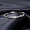 Pulsera de Acero Inoxidable para Mujer con Diamantes de Números Romanos, Lujo Ligero, Pulsera de Oro de Alta Gama que No se Desvanece, Popular Pulsera para Parejas