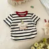 [100% Algodão] 2026 Nova Camiseta Estilosa de Manga Curta com Desenho de Coelho para Meninas Verão Gola Redonda Top Bordado