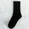 Meias Esportivas Femininas de Alta Elasticidade para Cruzamento de Fronteiras Meias Pretas e Brancas de Cano Médio para Estudantes Meias de Algodão Absorventes de Suor Casuais Meias Longas de Cor Sólida para Mulheres
