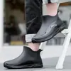 Botas de lluvia impermeables y antideslizantes, engrosadas y duraderas, diseño de caña corta, modernas, cálidas, con suelas gruesas, estilo para hombre, forradas de polar, botas de pesca ligeras