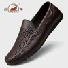 Sapatos perfurados originais Gongyang para homens, novos sapatos casuais respiráveis de outono 2026, sapatos de couro estilo avô vazados, sapatos para pais de meia-idade e idosos