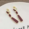Placa Cuadrada Roja Larga para Incienso de Aceite con Goteo Clip para Oreja Sin Agujeros en las Orejas Pendientes Rojos Chinos Elegantes Retro Franceses de Lujo Ligero