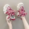Zapatos Torre populares de celebridades de Internet para mujer, primavera y otoño 2024, recién llegados, zapatos pequeños de suela gruesa para mujer, zapatos deportivos casuales que combinan con todo para mujer.