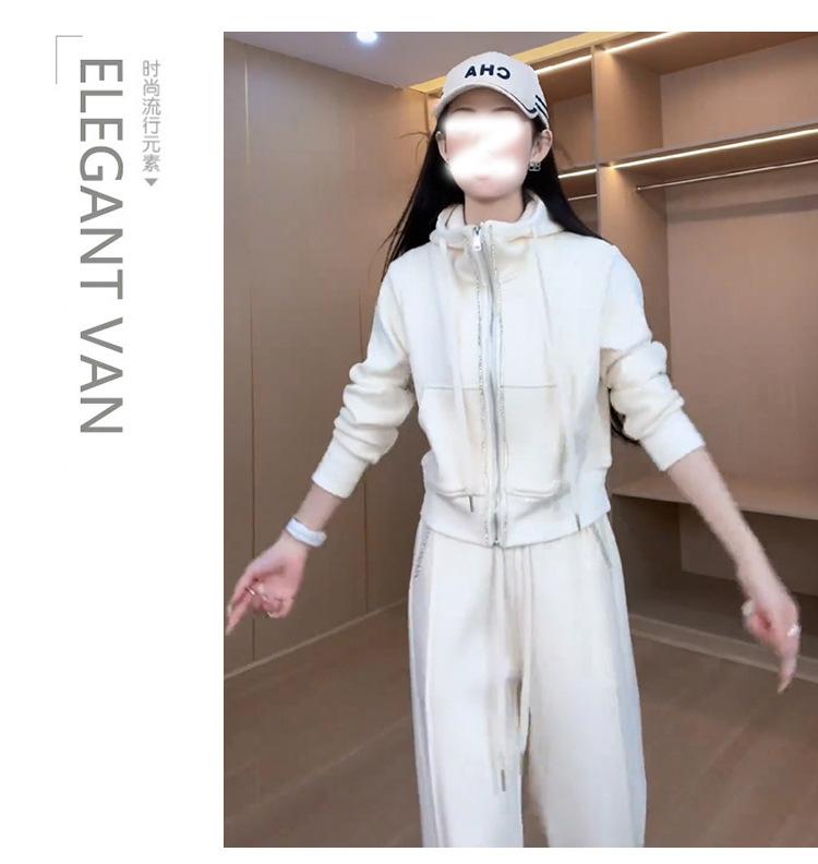 跨境淘货源分销2023秋冬季新款街头潮流减龄小个子爆款欧货网红款运动套装休闲运动气质休闲时尚流行新款秋装秋装女装时尚套装套装女装秋季套装女套装女女士运动服女装两件套套装卫衣套装休闲套装秋季套装女装时尚套装盐系休闲套装女装2023百搭设计感小众洋气欧货阿里国际站跨境采购Cross-border, shopping source, foreign trade, export, distribution 2023 fall, winter, new, street trend, explosive, European goods, network red, sportswear, leisure sports, temperament leisure, fashion popular, new autumn wear, autumn women's wear, fashion suit, women's wear, women's wear, women's wear, women's sportswear, women's two-piece, hoodie suit, casual suit, autumn suit, women's wear, Fashion suit salt department, casual suit women's dress, Ali International Station, cross-border procurement